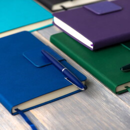 Happy gifts Ежедневник недатированный Stevie, А5, зеленый, кремовый блок, без обреза