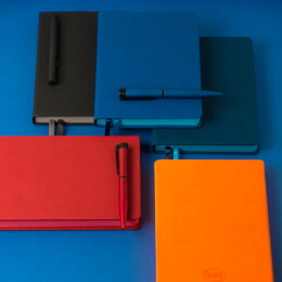 Happy gifts Ежедневник недатированный Softie, А5, бордовый, блок в клетку, бордовый обрез