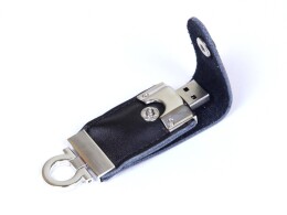- USB-флешка на 64 ГБ в виде брелка, черный