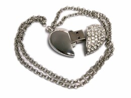 - USB 2.0- флешка на 8 Гб Сердце с кристаллами