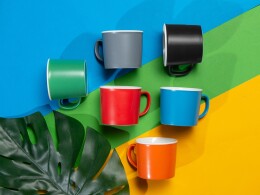 - Матовая кружка Nancy 360 мл цветная снаружи, белая внутри, красный