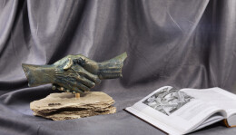 mid-oceangift Скульптура "Сотрудничество"