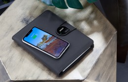 POWERFOLIO Папка А5 с беспроводным (10W) ЗУ 5000 mAh, с функцией MagSafe, сенсорным дисплеем с подсветкой логотипа и блокнотом