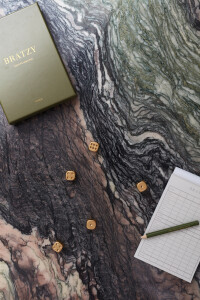 Разное Настольная игра VINGA Bratzy