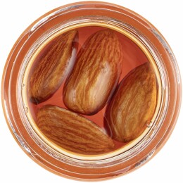 сделано в России Миндаль Nutree в сиропе шиповника