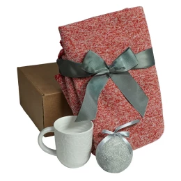 Happy gifts Подарочный набор HOLIDAY: плед, кружка, шар новогодний, коробка; красный