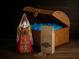 Разное Подарочный набор: кукла фарфоровая, чай "Малина с мятой", красный