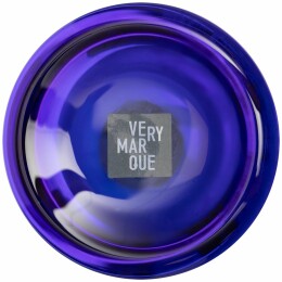 Very Marque Ароматическая свеча Fragnola, пряная древесина и кардамон, темно-синяя