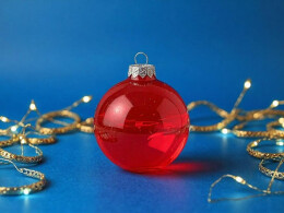 Разное Стеклянный елочный шар "Frozi", красный прозрачный, с серебристым колпачком