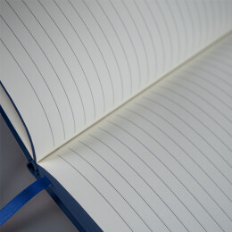 Enote Ежедневник недатированный Solas, формат А5, с магнитом темно-синий, кремовый блок в линейку