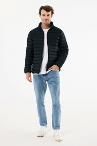 Разное Мужская стеганая куртка Iqoniq Maiko из переработанного полиэстера AWARE™