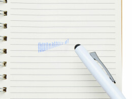 Разное Пластиковая шариковая ручка пиши-стирай "InkShift", белый корпус с черным