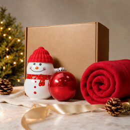 Happy gifts Набор подарочный SNOWTIME: плед, кружка-снеговик, шар елочный в подарочной коробке 