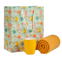 Happy gifts Набор подарочный FESTIVE: плед, кружка, пакет с новогодним принтом