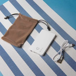 Happy gifts Универсальное зарядное устройство "Plain" (2800mAh) с фонариком,9,6х5,5х1см,пластик