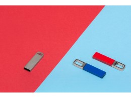 Noname Флеш-карта USB 2.0 16 Gb с карабином "Hook", красный/серебристый